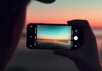 消える夕焼け、語るスマホ