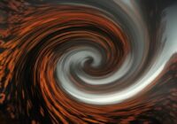 静かなる主張、2025秋の「グレイッシュ」旋風